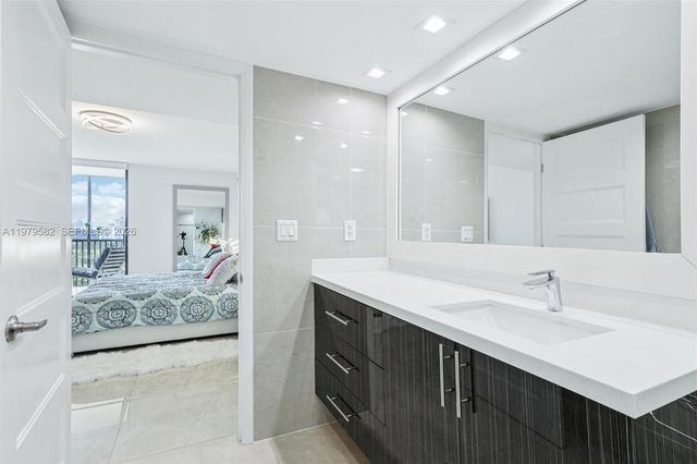 20379 W Country Club Drive 1436, Aventura, FL 33180