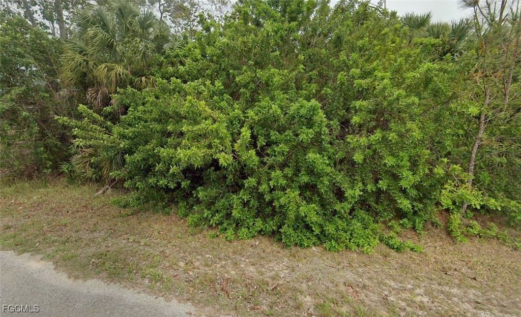 908 Glenn AVE, Lehigh Acres, FL 33972