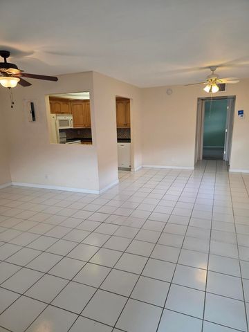 667 Saxony N, Delray Beach, FL 33446