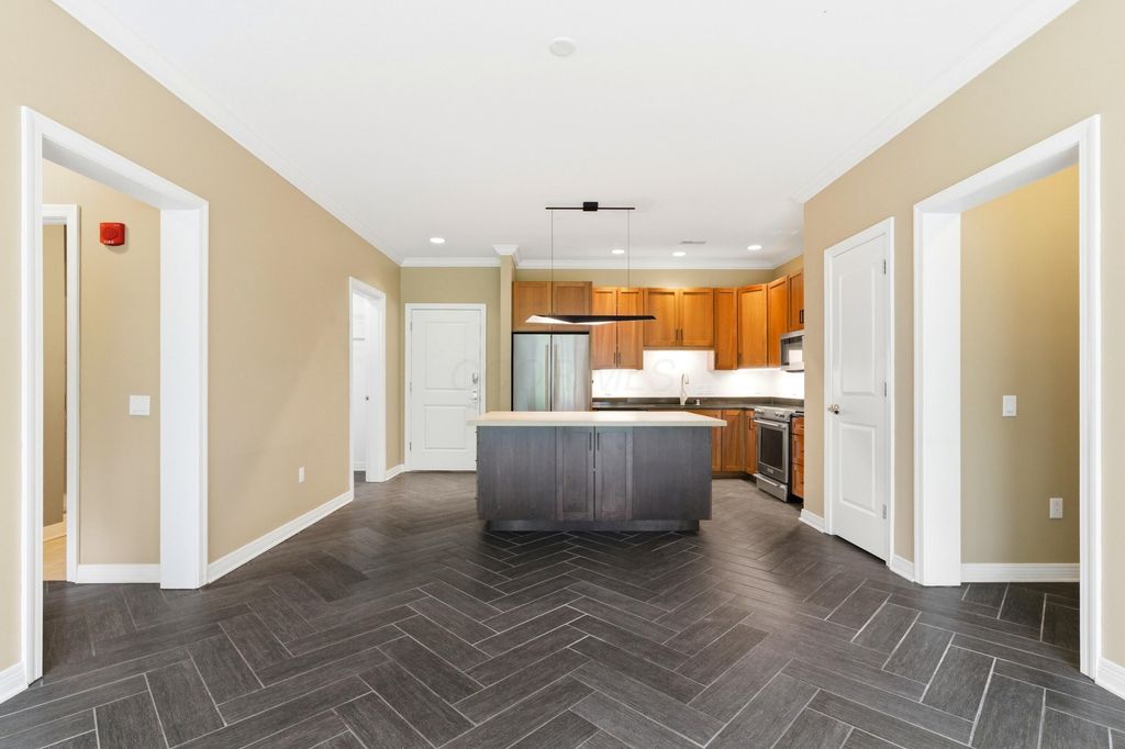 250 Daniel Burnham Square, 305, Columbus, OH 43215