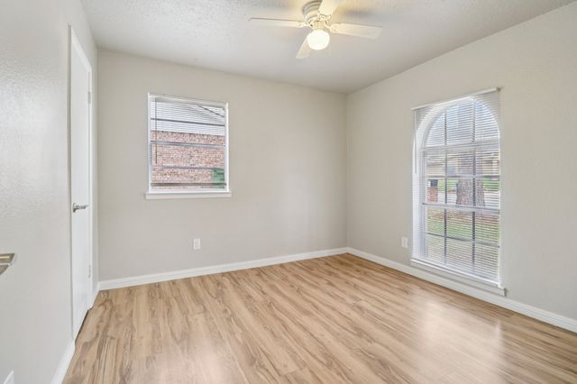 413 Glenhaven Drive, Azle, TX 76020