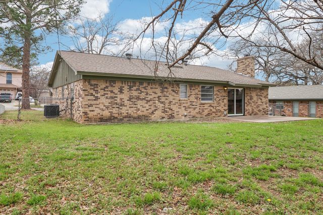 413 Glenhaven Drive, Azle, TX 76020