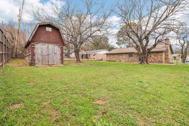 413 Glenhaven Drive, Azle, TX 76020