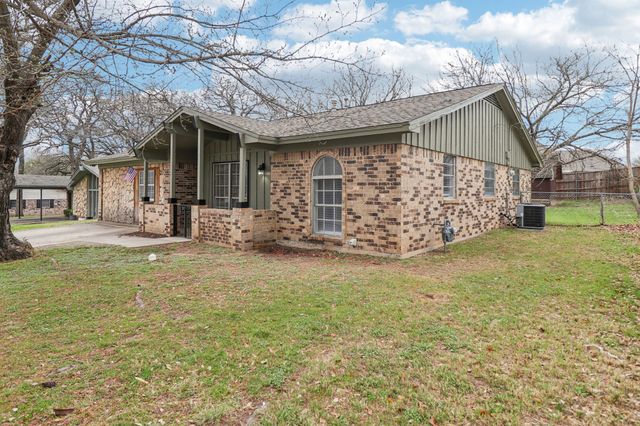 413 Glenhaven Drive, Azle, TX 76020
