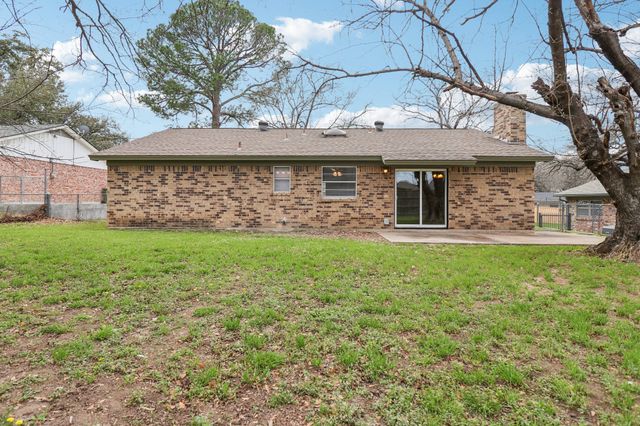 413 Glenhaven Drive, Azle, TX 76020
