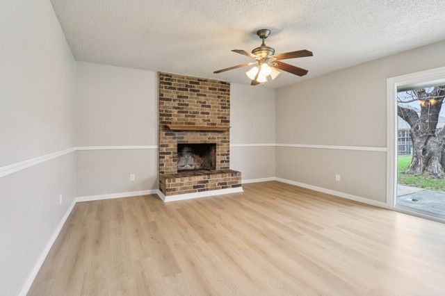 413 Glenhaven Drive, Azle, TX 76020