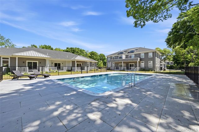 19 Montauk Highway 7, Westhampton, NY 11977