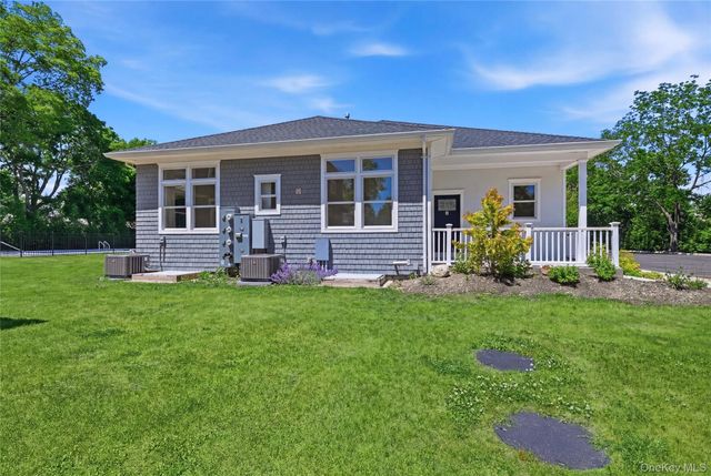 19 Montauk Highway 7, Westhampton, NY 11977