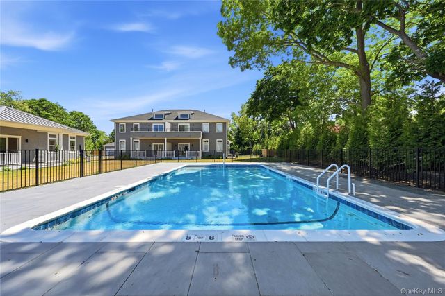 19 Montauk Highway 7, Westhampton, NY 11977