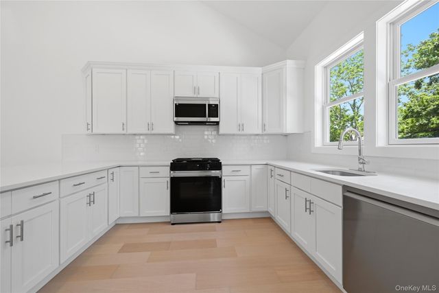 19 Montauk Highway 7, Westhampton, NY 11977