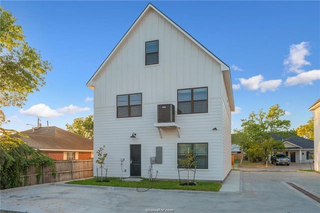 2105 Crest Street, College Station, TX 77840