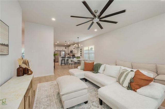 2105 Crest Street, College Station, TX 77840