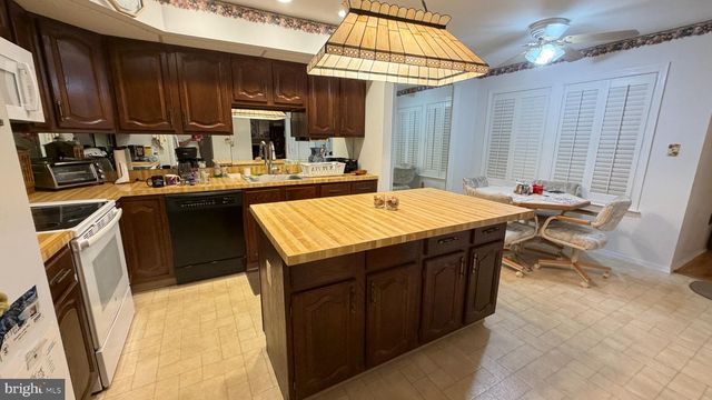 3 WILLIAM PENN CT, Monroe Township, NJ 08831