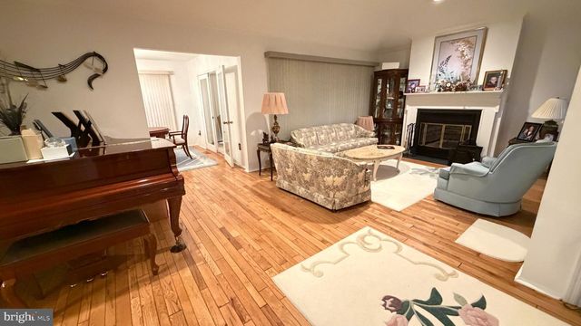 3 WILLIAM PENN CT, Monroe Township, NJ 08831