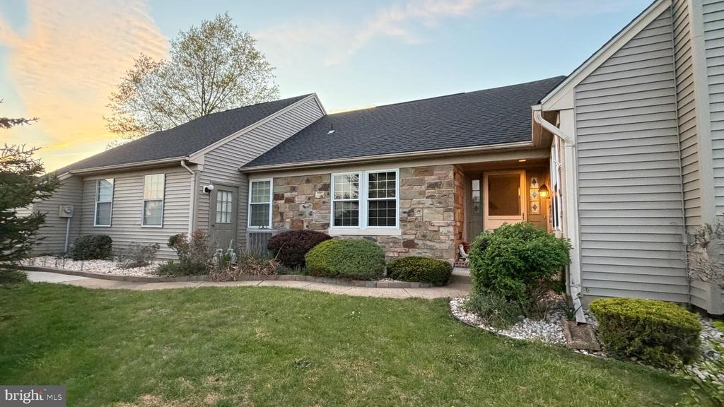 3 WILLIAM PENN CT, Monroe Township, NJ 08831