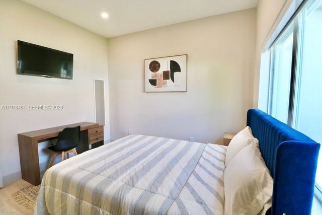 2975 SW 15th St, Miami, FL 33145