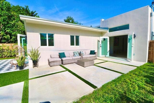 2975 SW 15th St, Miami, FL 33145