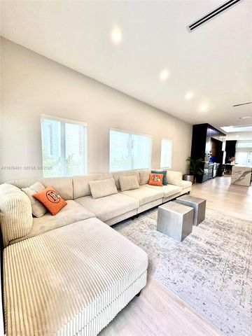 2975 SW 15th St, Miami, FL 33145