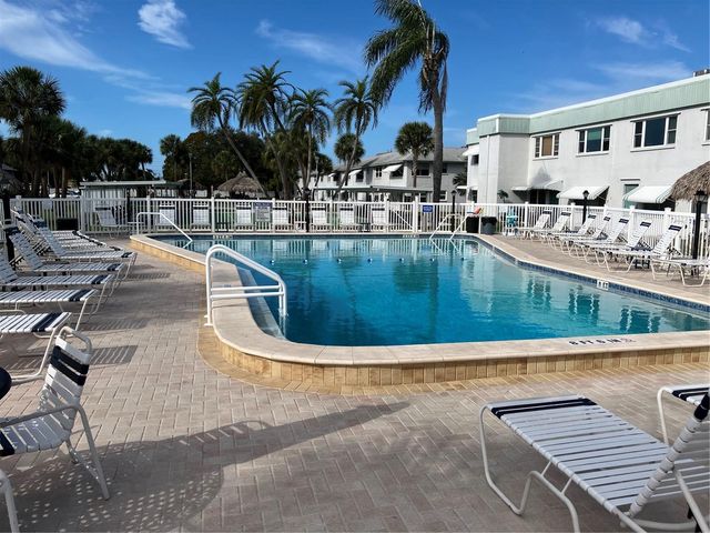 5247 81ST STREET N 18, St Petersburg, FL 33709