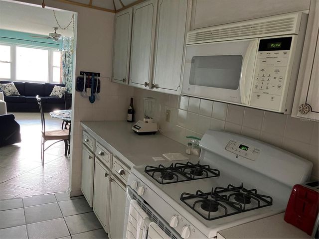 5247 81ST STREET N 18, St Petersburg, FL 33709