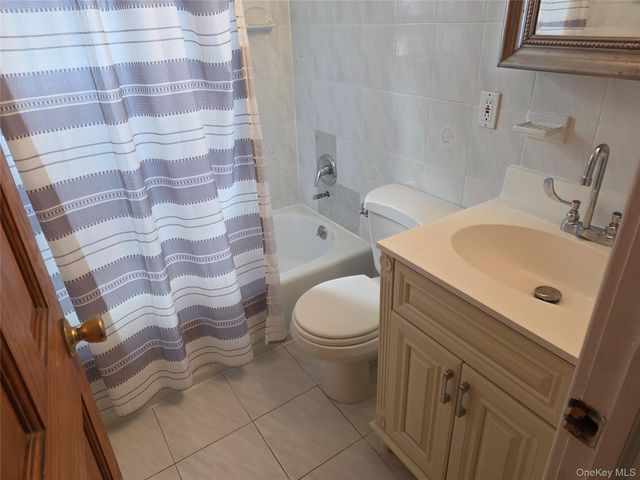220 Raff Avenue, Mineola, NY 11501