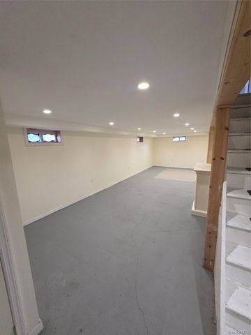 220 Raff Avenue, Mineola, NY 11501