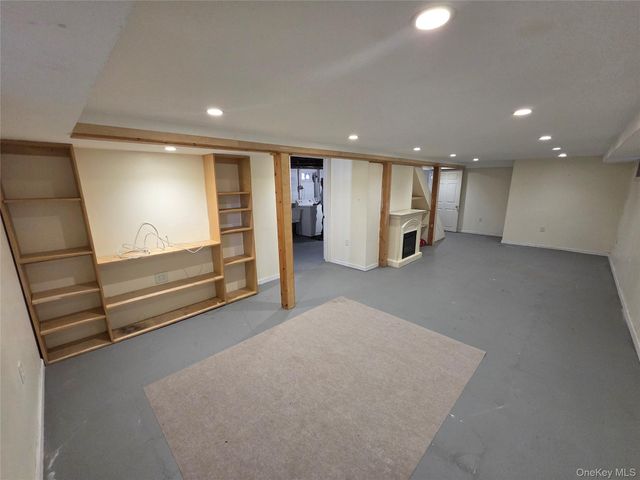 220 Raff Avenue, Mineola, NY 11501