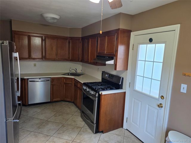 220 Raff Avenue, Mineola, NY 11501