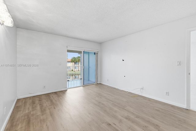 140 Lakeview Dr 203, Weston, FL 33326