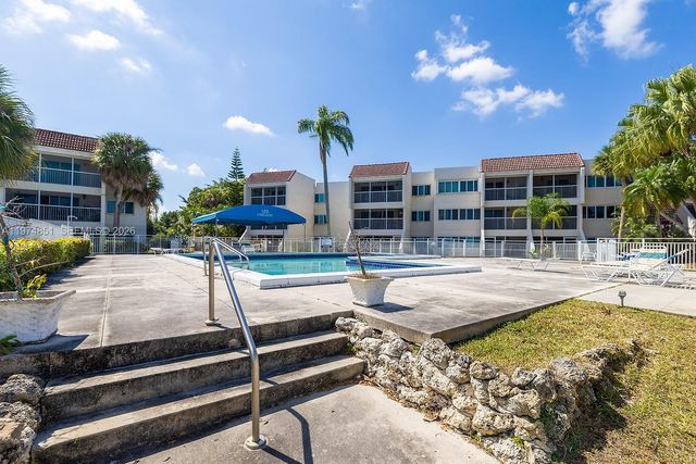 140 Lakeview Dr 203, Weston, FL 33326