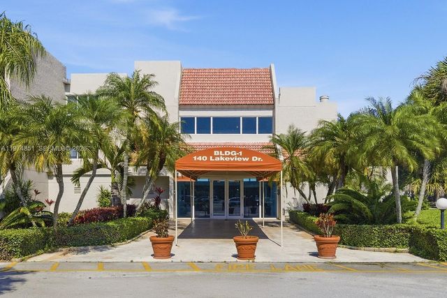 140 Lakeview Dr 203, Weston, FL 33326