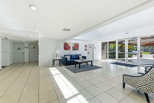 140 Lakeview Dr 203, Weston, FL 33326