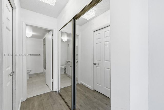 140 Lakeview Dr 203, Weston, FL 33326