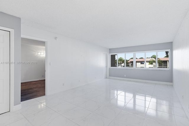 140 Lakeview Dr 203, Weston, FL 33326