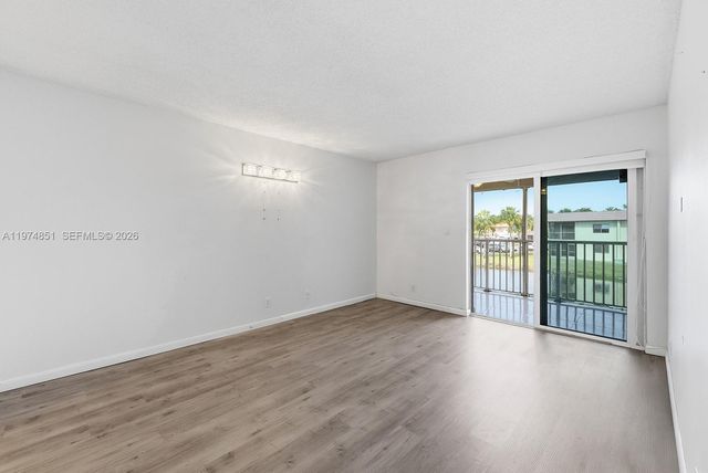 140 Lakeview Dr 203, Weston, FL 33326