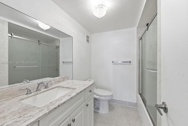 140 Lakeview Dr 203, Weston, FL 33326