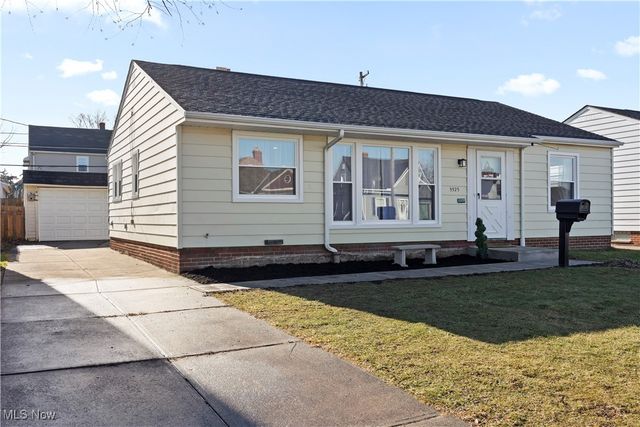 3325 Commonwealth Drive, Parma, OH 44134