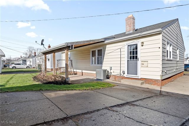 3325 Commonwealth Drive, Parma, OH 44134