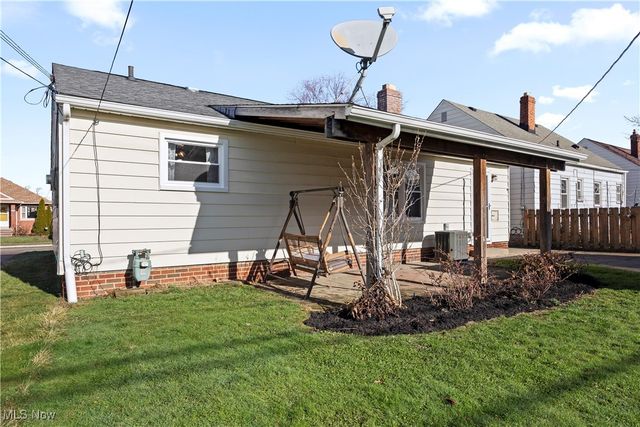 3325 Commonwealth Drive, Parma, OH 44134