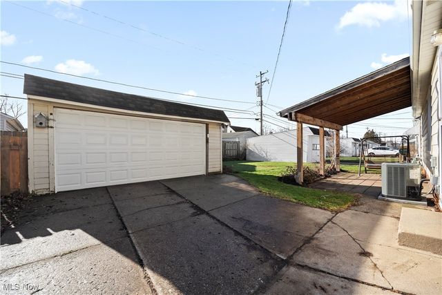 3325 Commonwealth Drive, Parma, OH 44134