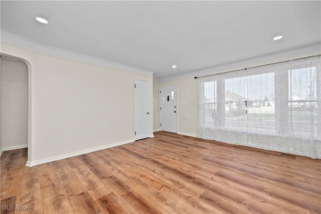 3325 Commonwealth Drive, Parma, OH 44134