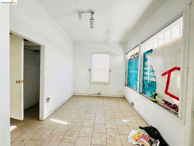 220 International BLVD, Oakland, CA 94606