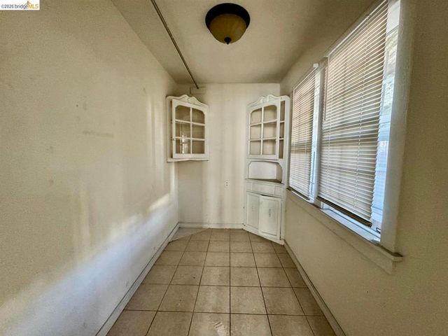 220 International BLVD, Oakland, CA 94606