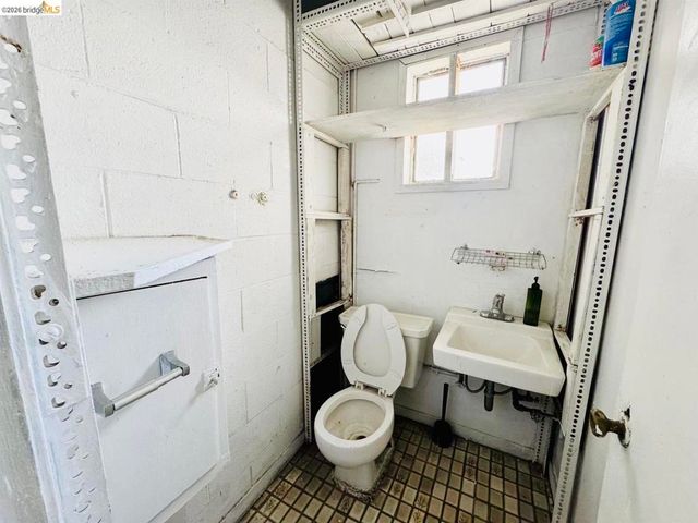 220 International BLVD, Oakland, CA 94606