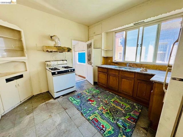 220 International BLVD, Oakland, CA 94606
