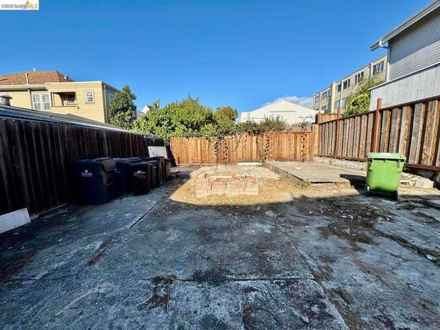220 International BLVD, Oakland, CA 94606