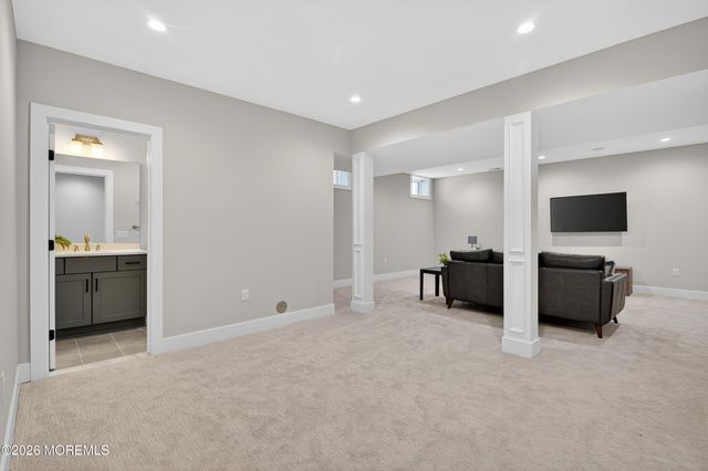 4 Arthur Lane, Cranbury, NJ 08512