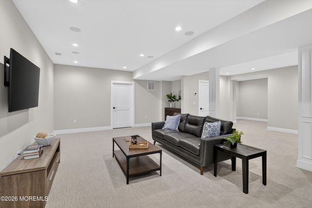 4 Arthur Lane, Cranbury, NJ 08512