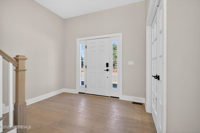 4 Arthur Lane, Cranbury, NJ 08512