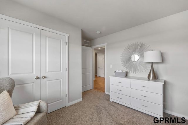 7013 S 204th Avenue, Gretna, NE 68028